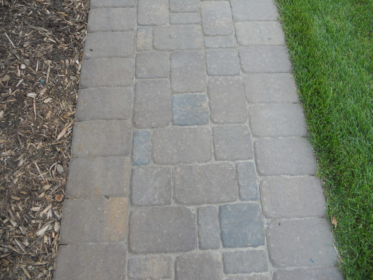 Pavers & Patio Bricks Rochester MN Custom Retaining Walls